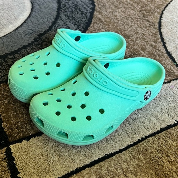 Little Girl/Boy Classic Crocs Size 2 - Picture 1 of 6